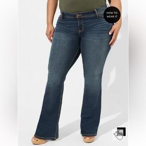 Torrid 18R luxe slim bootcut. Super stretch medium wash jeans
